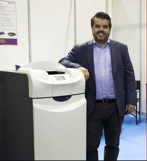 Mecaban en la feria Interazar junto a una de sus soluciones de gestion de efectivo